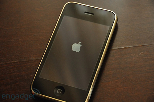 'Đập-hộp'-iPhone-3GS-đầu-tiên 'Đập-hộp'-iPhone-3GS-đầu-tiên
