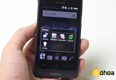 Một số phần mềm dành cho việc luyện tập thể thao đi kèm với Xperia Go. Model này chạy Android 2.3.7 với giao diện TimeScape.