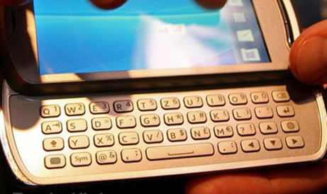 Xperia Pro hỗ trợ bàn phím Qwerty