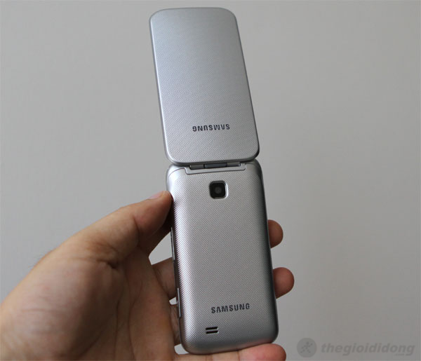 Ảnh thực tế Samsung C3520, phần thiết kế được đánh giá rất cao.