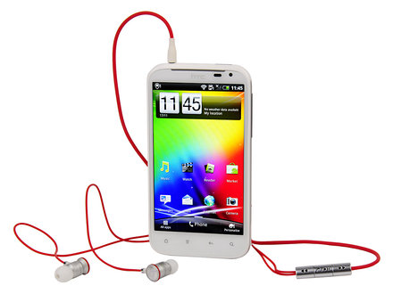 HTC Sensation XL  với tai nghe beats 