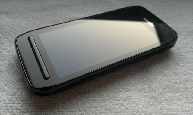 Mặt trước của Nokia 603