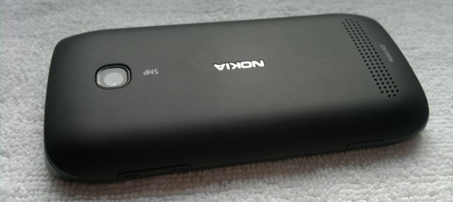 Nắp sau của Nokia 603