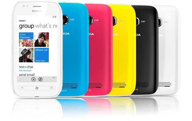 Điện thoại Nokia Lumia 710 với nắp lưng nhiều màu sắc