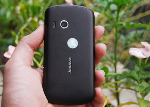 Camera 3.2 Mp, không hỗ trợ flash