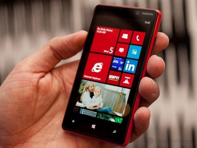Màn hình 4.3  inch của Nokia Lumia 820 luôn hiển thị tốt trong mọi điều kiện