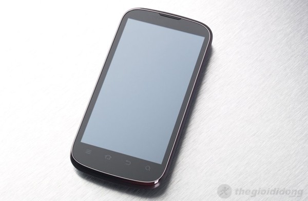 Ảnh thực tế mặt trước ZTE-U V970M