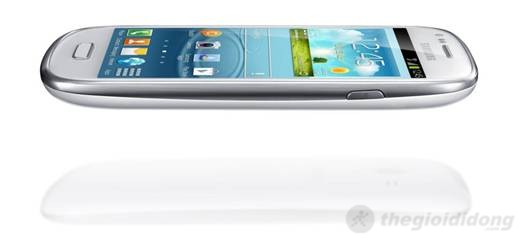 Samsung Galaxy S III mini khá tròn trĩnh, các cạnh bo tròn sắc  xảo