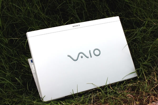Sony Vaio SVS13117GG sang trọng nhưng mạnh mẽ
