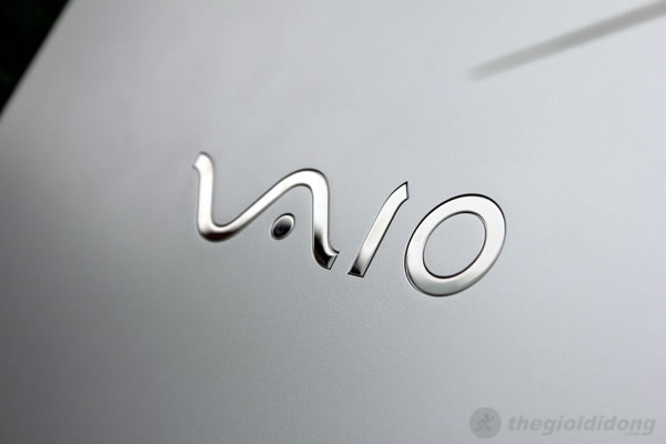 Logo VAIO đặc trưng trên nắp máy