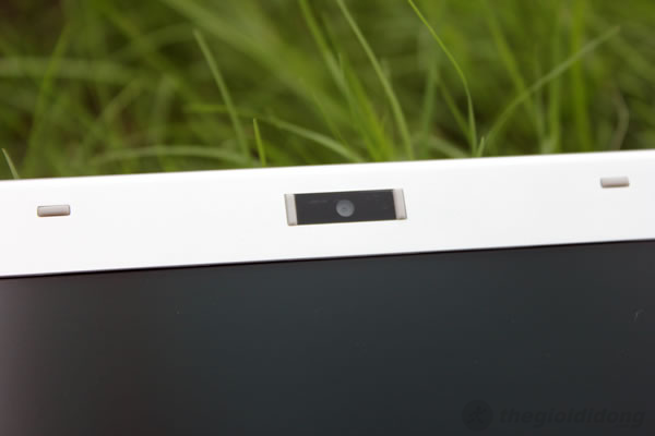 Webcam HD phía trên màn hình