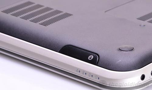 Loa Stereo ở cuối đáy máy