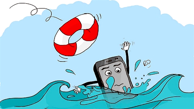 Lúc làm rơi smartphone vào nước thì cần phải làm thế nào? Phương pháp xử lý smartphone lúc mà làm rớt xuống nc