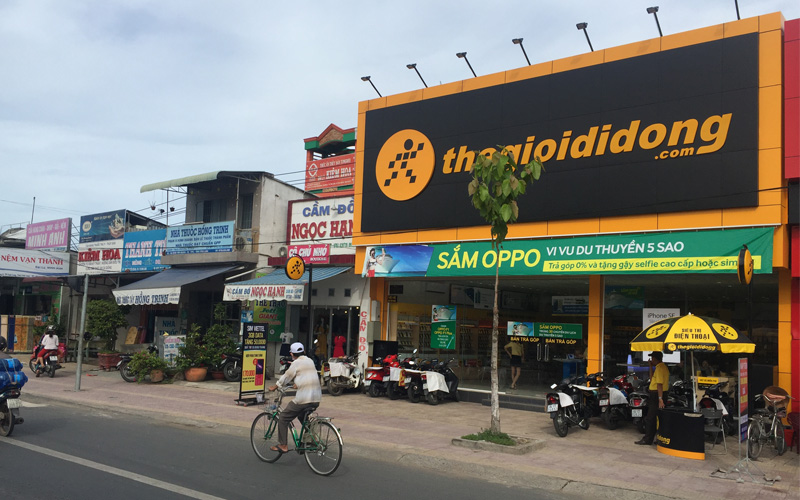 Thế Giới Di Động là một trong những chuỗi cửa hàng điện thoại lớn nhất Việt Nam và luôn cập nhật những sản phẩm công nghệ mới nhất. Hãy xem hình ảnh để tìm hiểu về các sản phẩm đang hot nhất hiện nay tại Thế Giới Di Động.