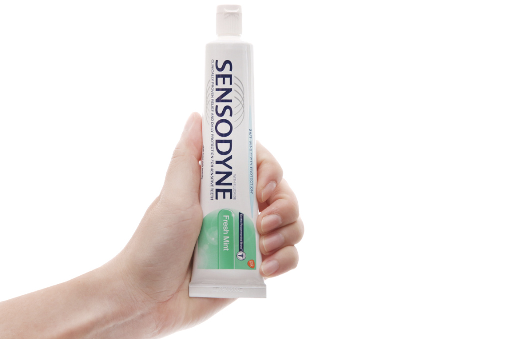 Kem đánh răng Sensodyne Fresh Mint giảm ê buốt