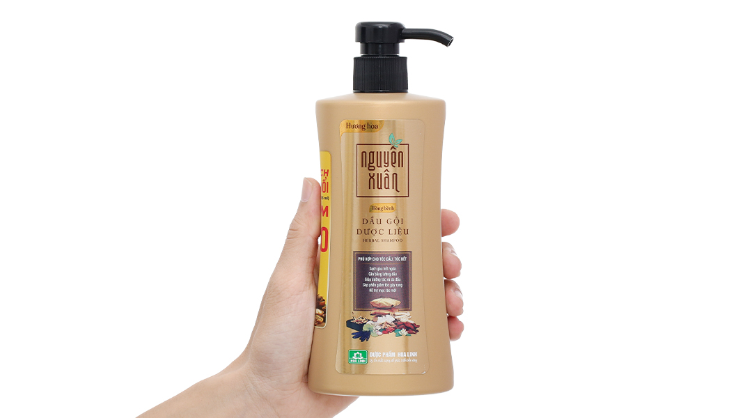 Dầu gội dược liệu Nguyên Xuân bồng bềnh hương hoa