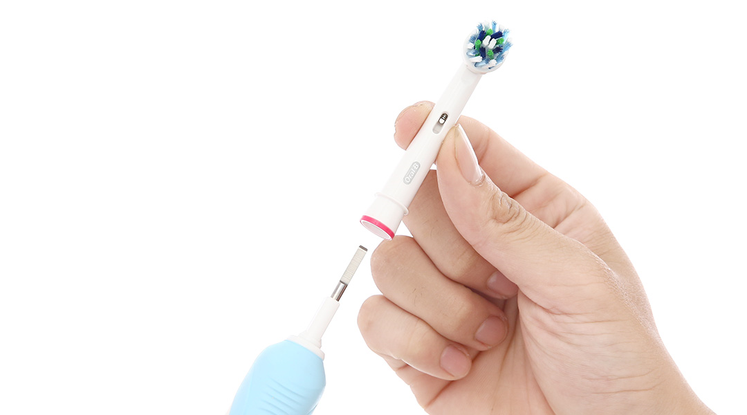 Bàn chải điện Oral-B Pro 500 CrossAction D16.513 - 06/2025 ...