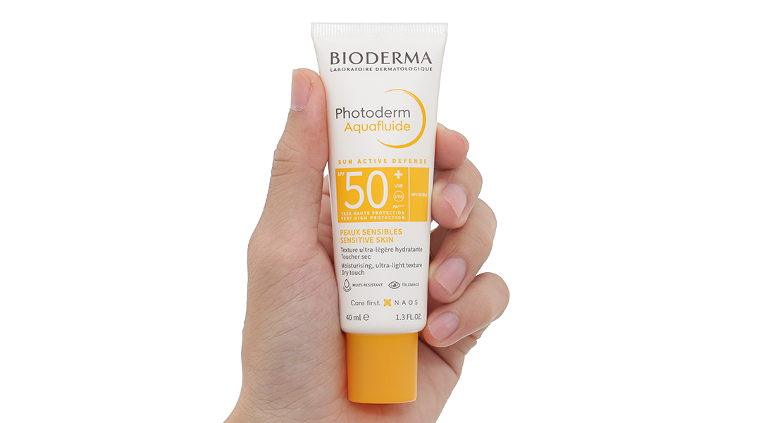 Kem chống nắng Bioderma Photoderm Aquafluide SPF50+ giảm bóng nhờn