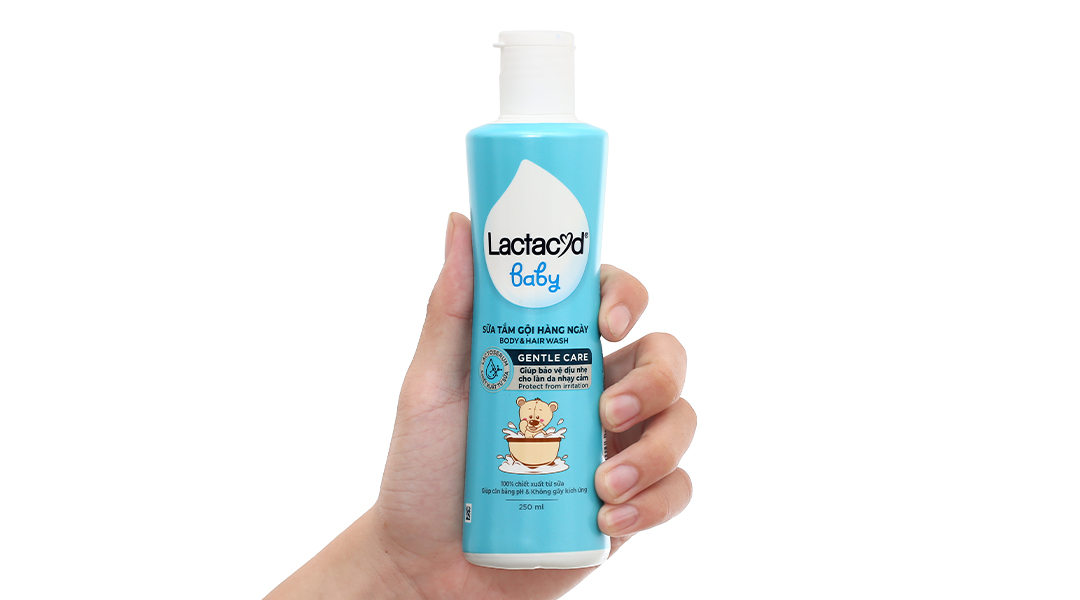 Sữa tắm gội Lactacyd BB giảm rôm sảy, hăm kẽ cho bé