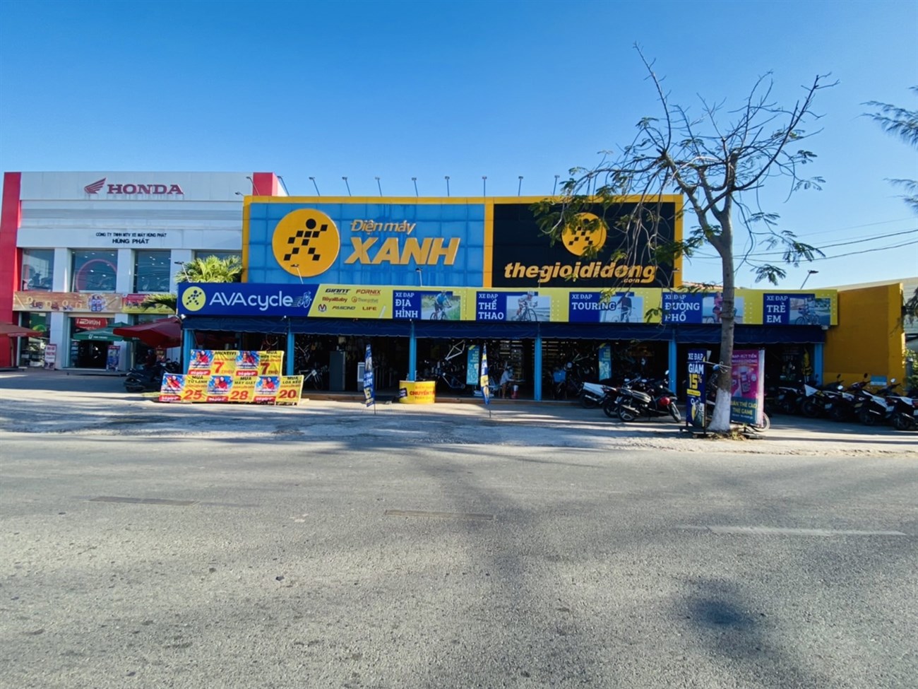 Siêu thị điện máy xanh tại Điện máy Xanh Số 21A1 Trần Hưng Đạo, khu phố 2, Xã Ba Tri, Tỉnh Vĩnh Long, Việt Nam