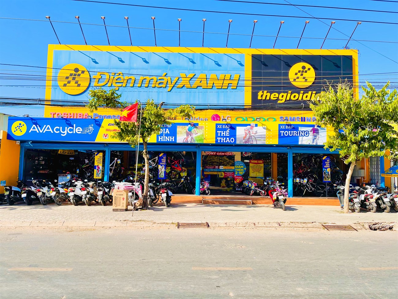 Siêu thị điện máy xanh tại Điện máy Xanh Khu phố 1, Xã Bình Đại, Tỉnh Vĩnh Long, Việt Nam