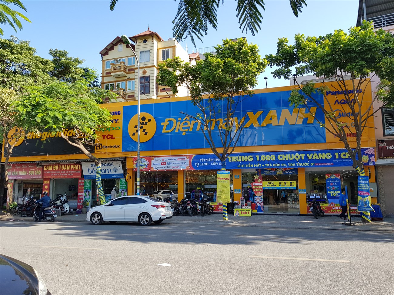 Siêu thị điện máy xanh tại Điện máy Xanh Số 2 ngõ 34 đường Xuân La, Phường Tây Hồ, Thành phố Hà Nội, Việt Nam