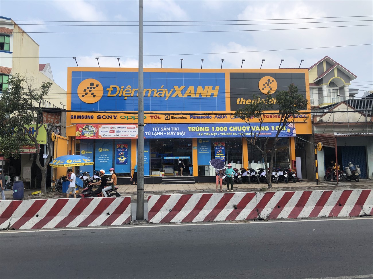 Siêu thị điện máy xanh tại Điện máy Xanh Số 11/29, Khu phố Bình Đức 3, P. Bình Hòa, TP. Thuận An, T. Bình Dương