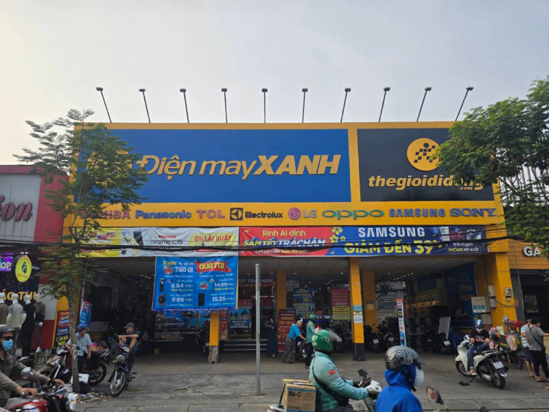 Siêu thị điện máy xanh tại Điện máy Xanh 29A Nguyễn Văn Quá, Phường Trung Mỹ Tây, Thành phố Hồ Chí Minh, Việt Nam