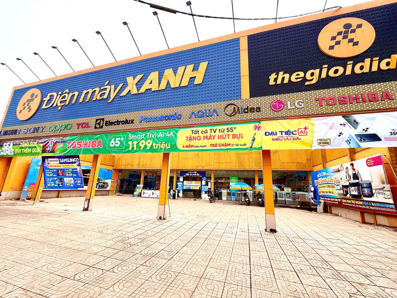 Siêu thị điện máy xanh tại Điện máy Xanh 1095 Dương Công Khi, Ấp 4, Xã Xuân Thới Sơn, Thành phố Hồ Chí Minh, Việt Nam